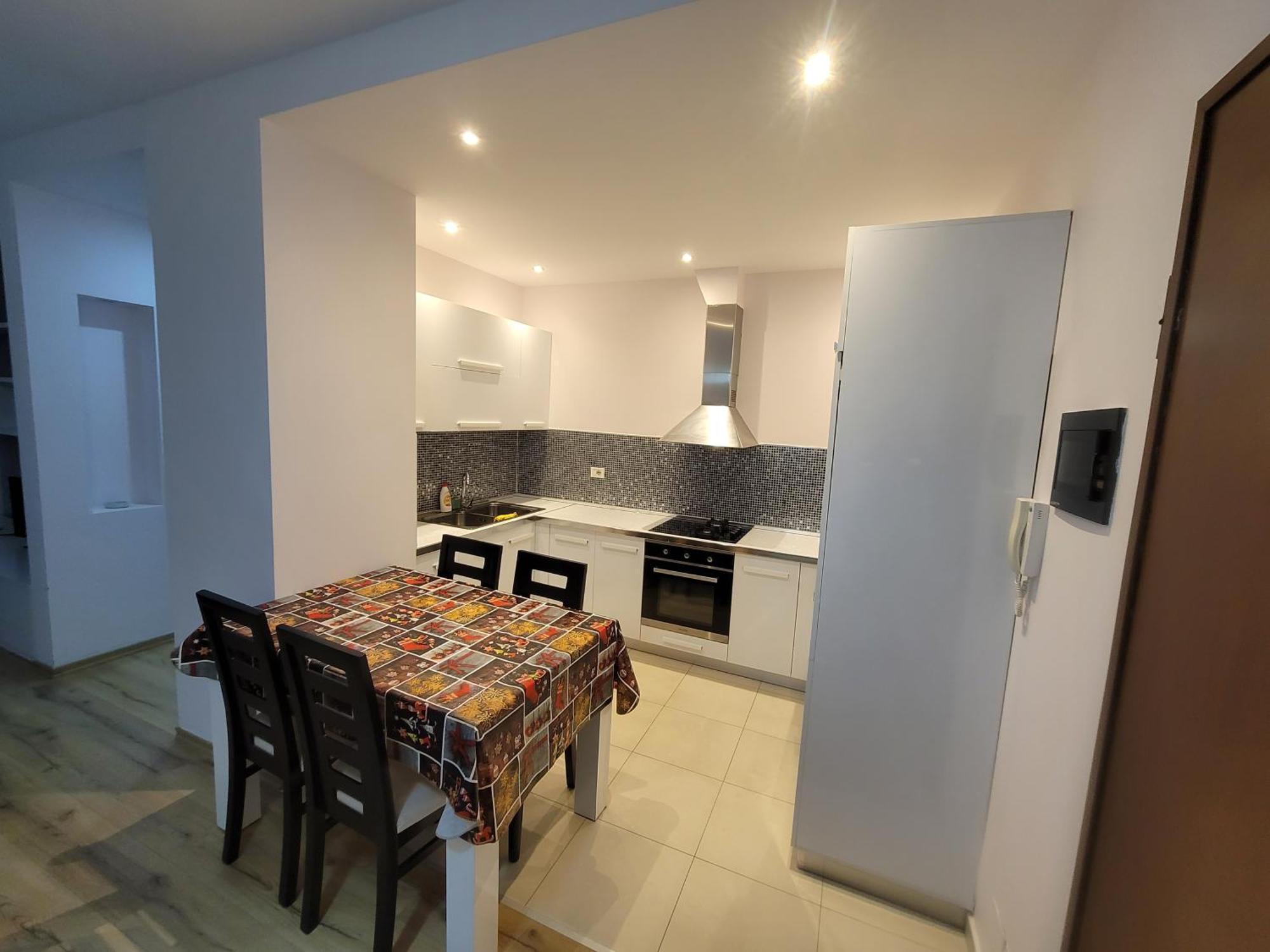 Vlorë Haris Hotel מראה חיצוני תמונה