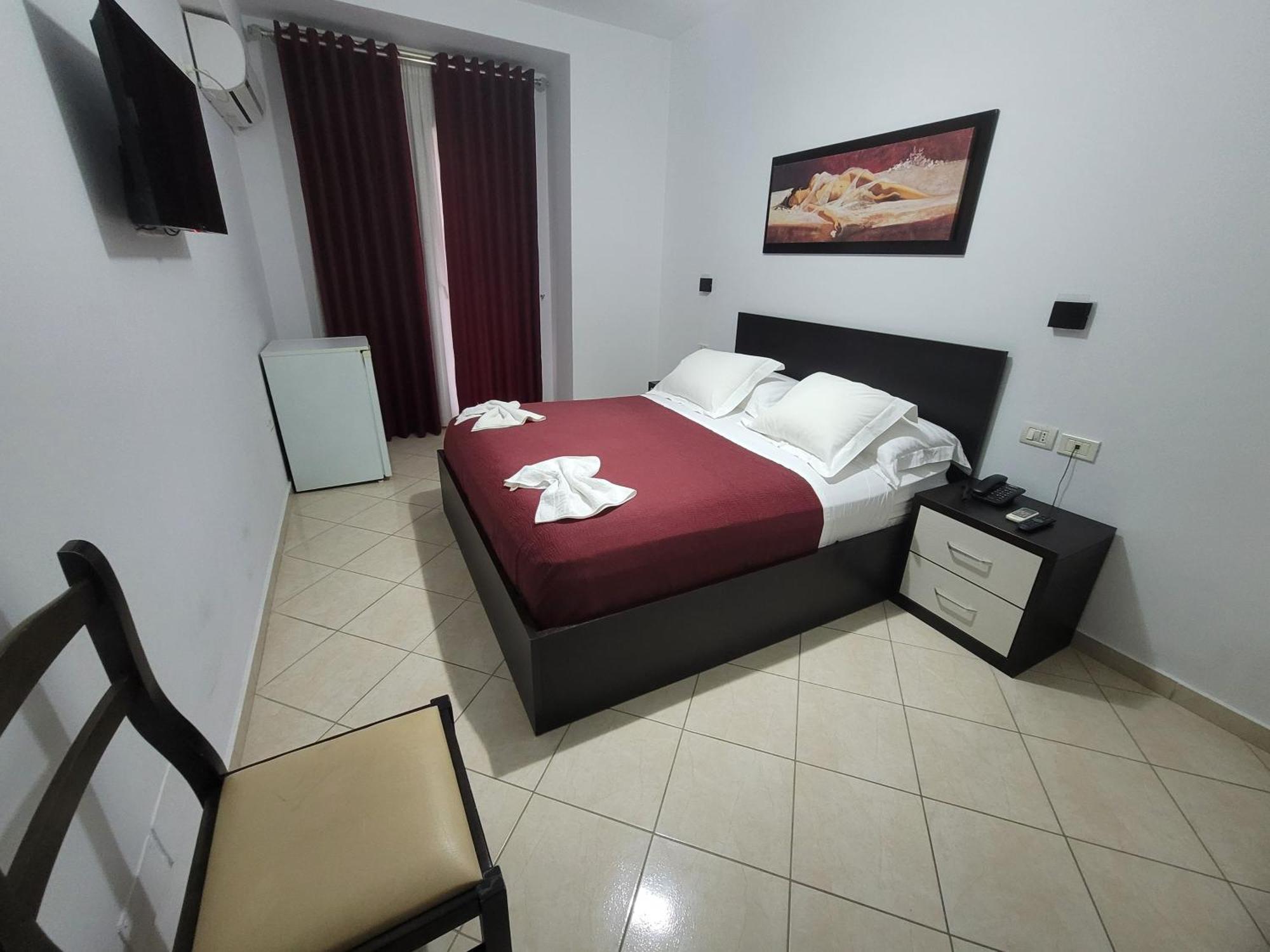 Vlorë Haris Hotel מראה חיצוני תמונה