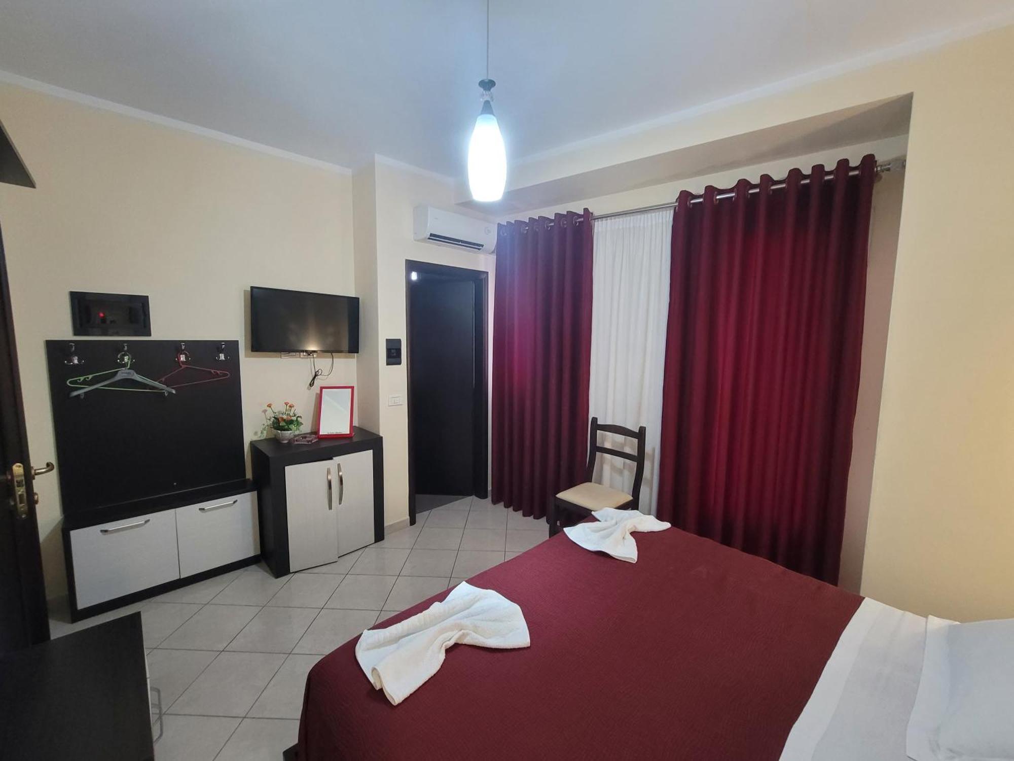 Vlorë Haris Hotel מראה חיצוני תמונה