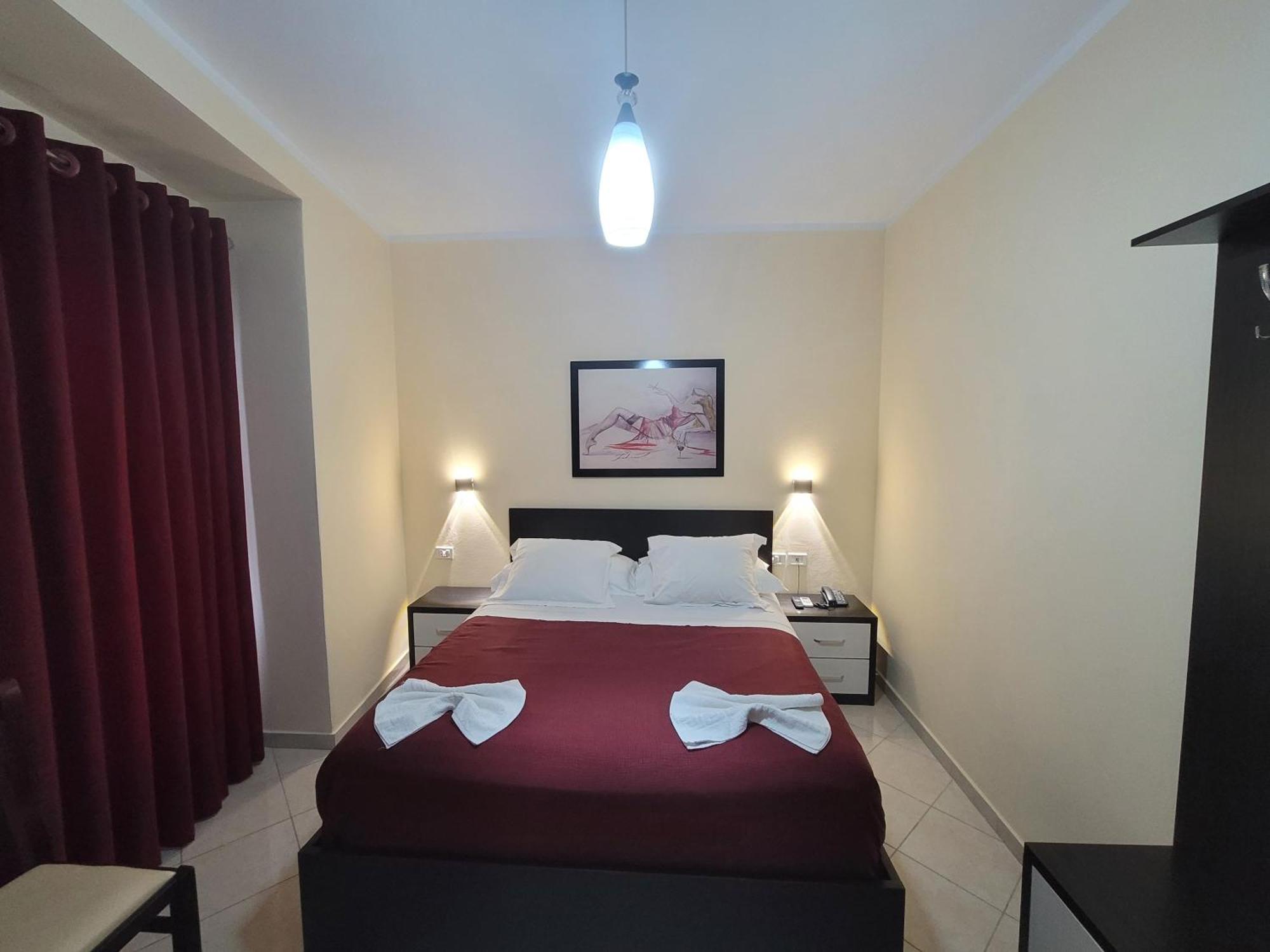 Vlorë Haris Hotel מראה חיצוני תמונה