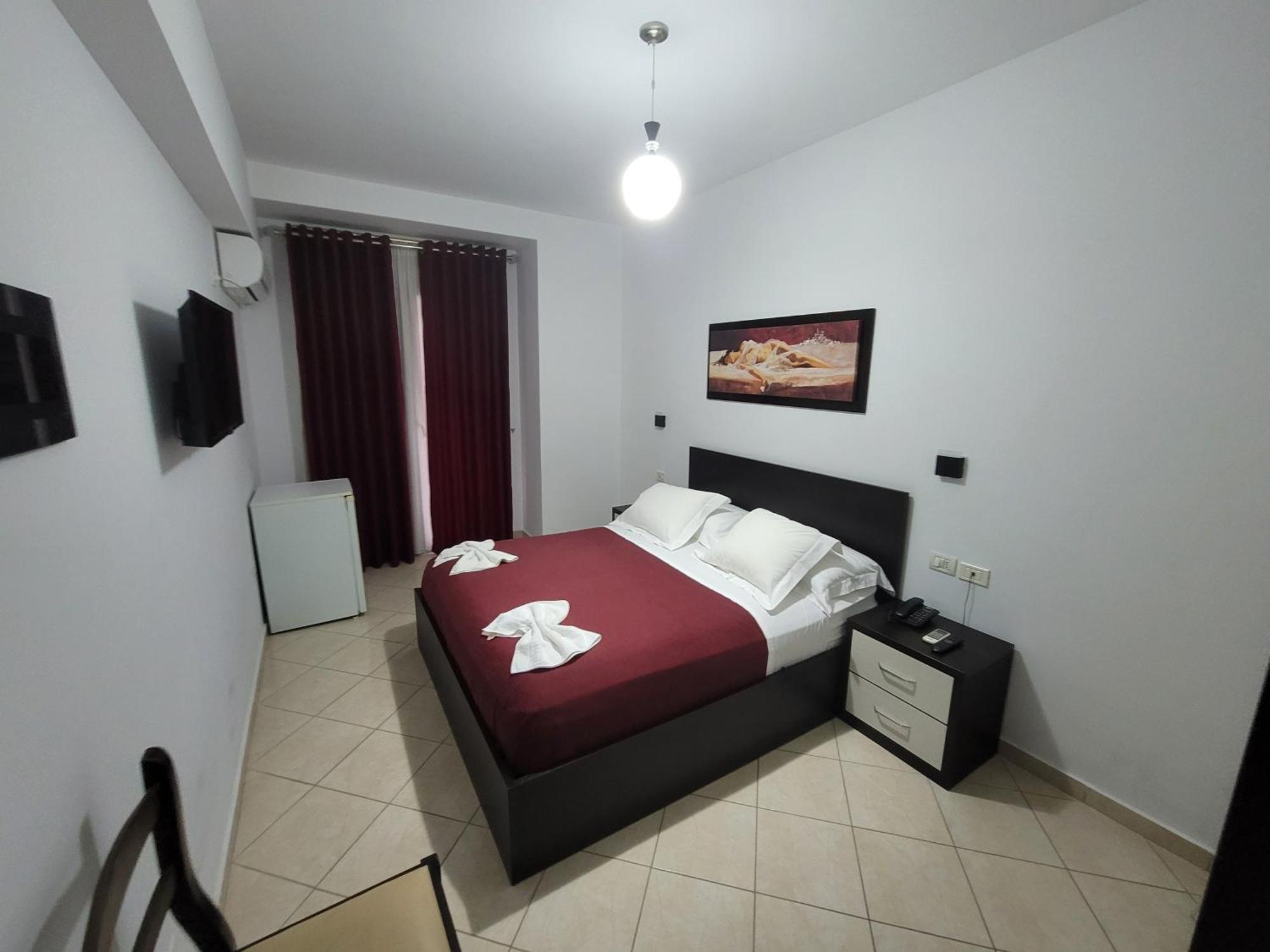 Vlorë Haris Hotel מראה חיצוני תמונה
