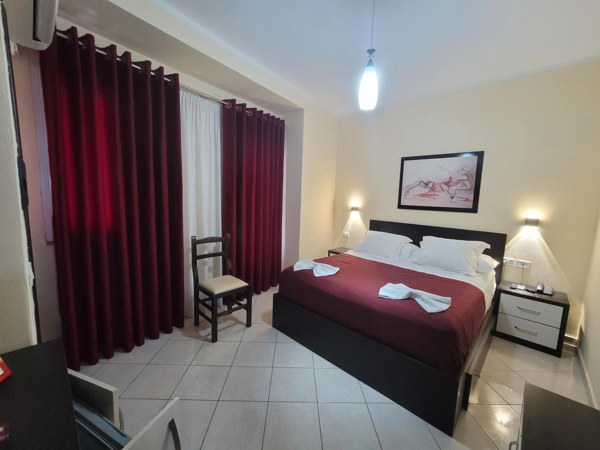 Vlorë Haris Hotel מראה חיצוני תמונה