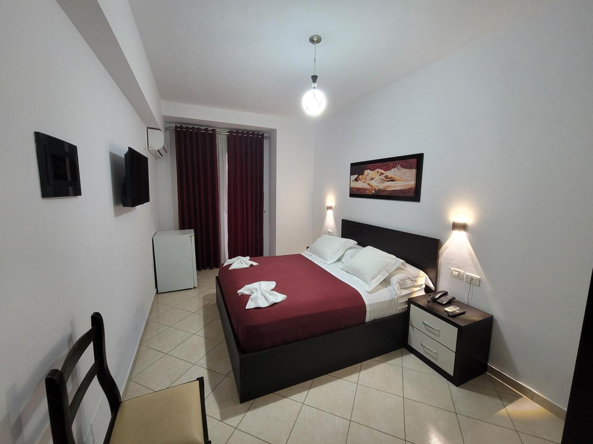 Vlorë Haris Hotel מראה חיצוני תמונה