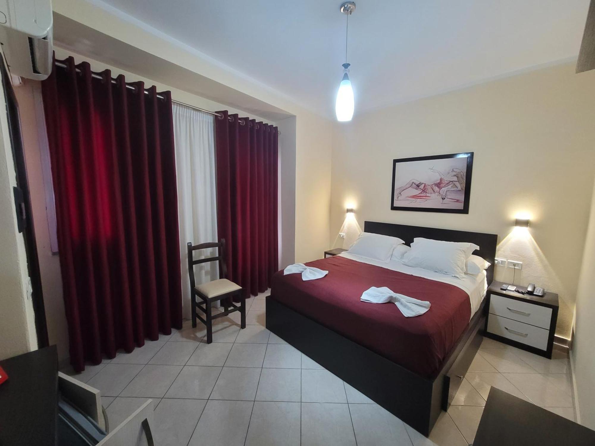 Vlorë Haris Hotel מראה חיצוני תמונה