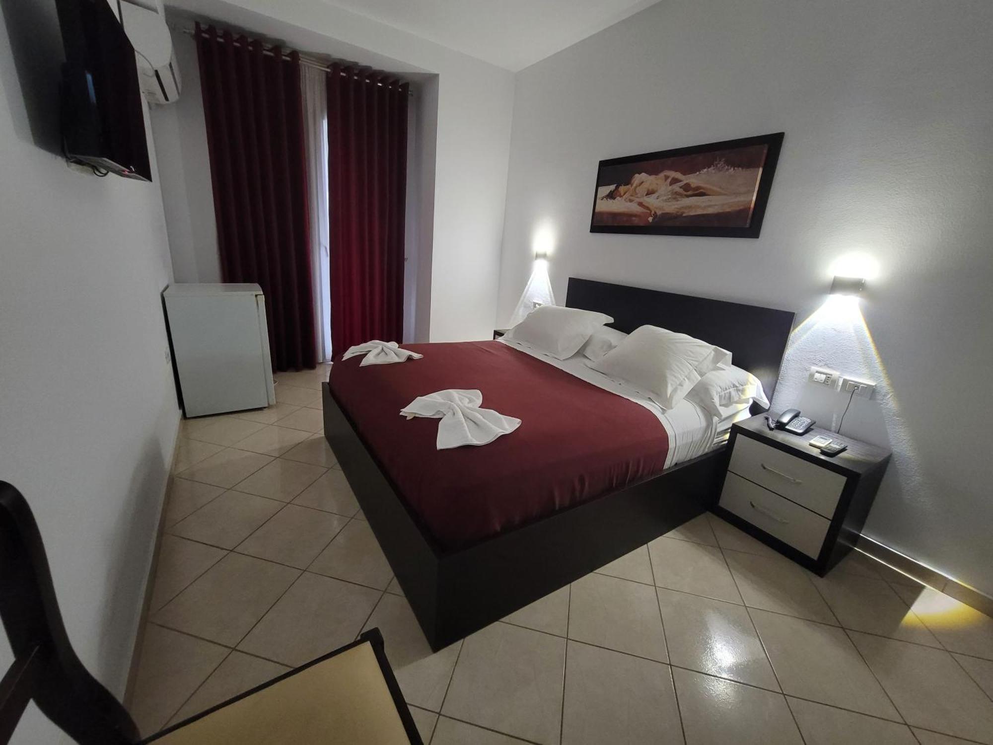 Vlorë Haris Hotel מראה חיצוני תמונה