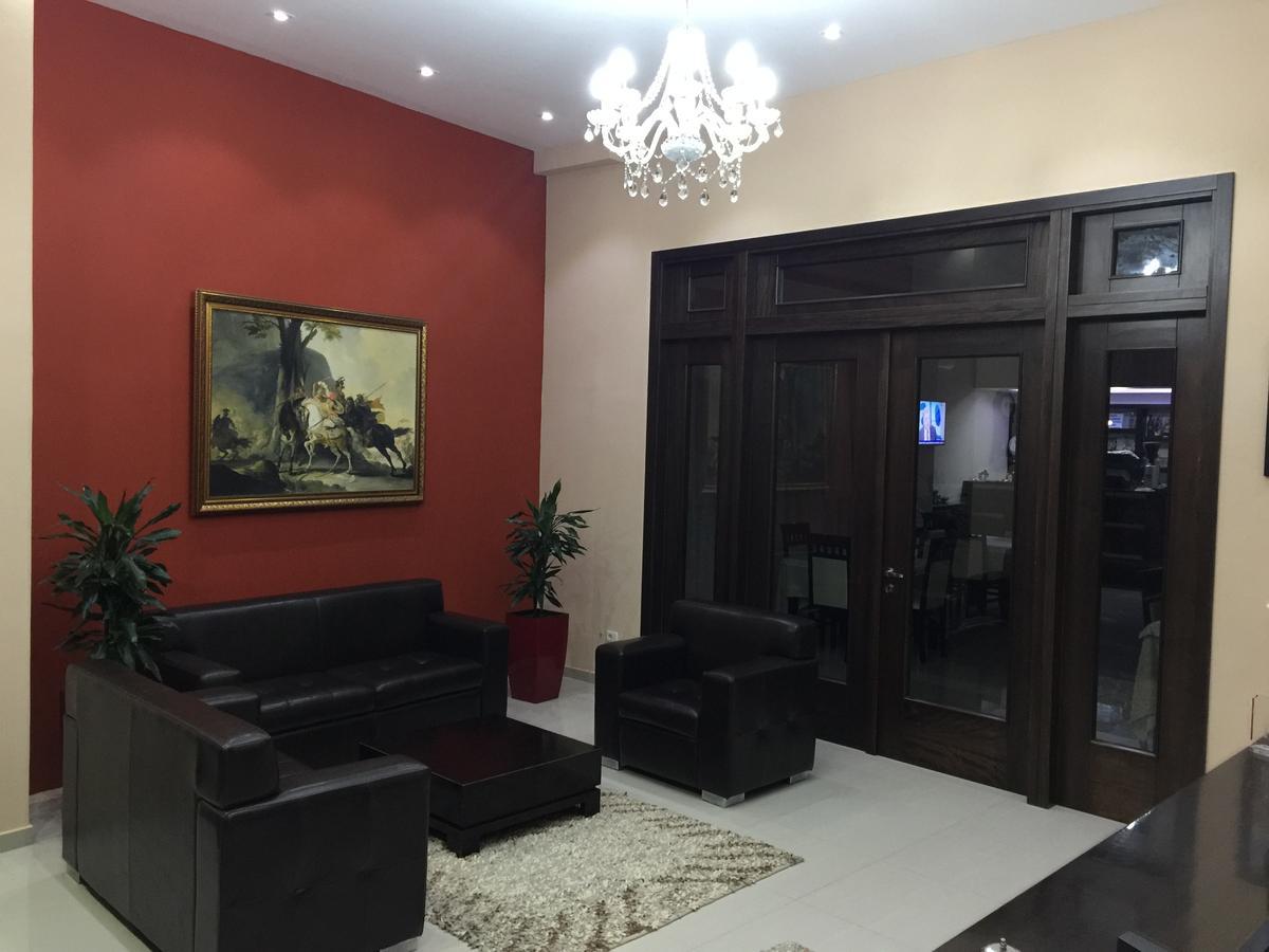 Vlorë Haris Hotel מראה חיצוני תמונה