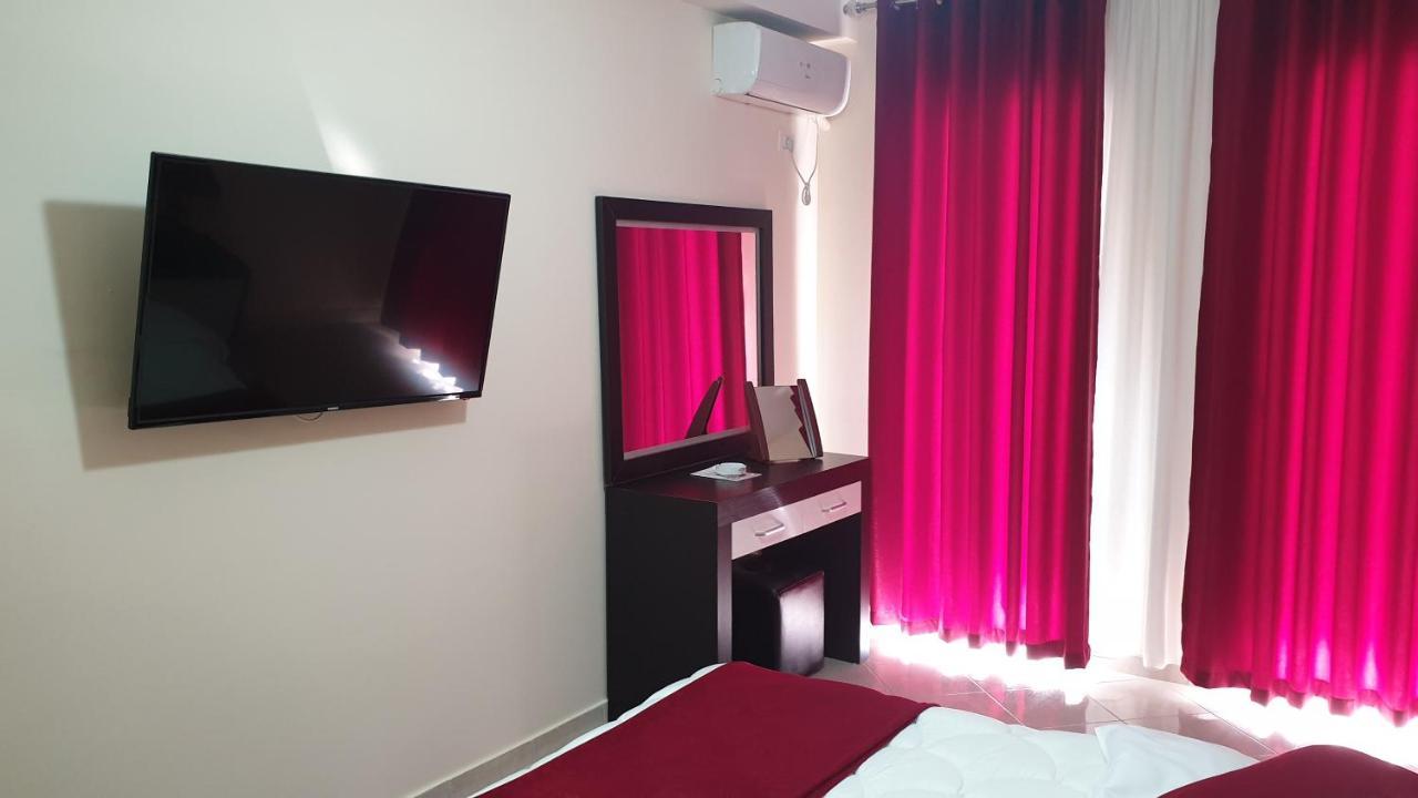 Vlorë Haris Hotel מראה חיצוני תמונה